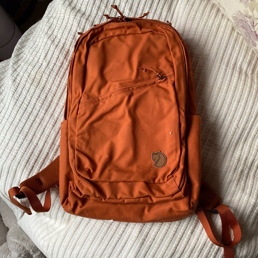 NWT raven 28 backpack